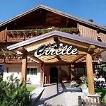 Cirelle & Ξενοδοχείο με διαμερίσματα 4*