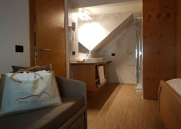 Cirelle & 4* Канацеи